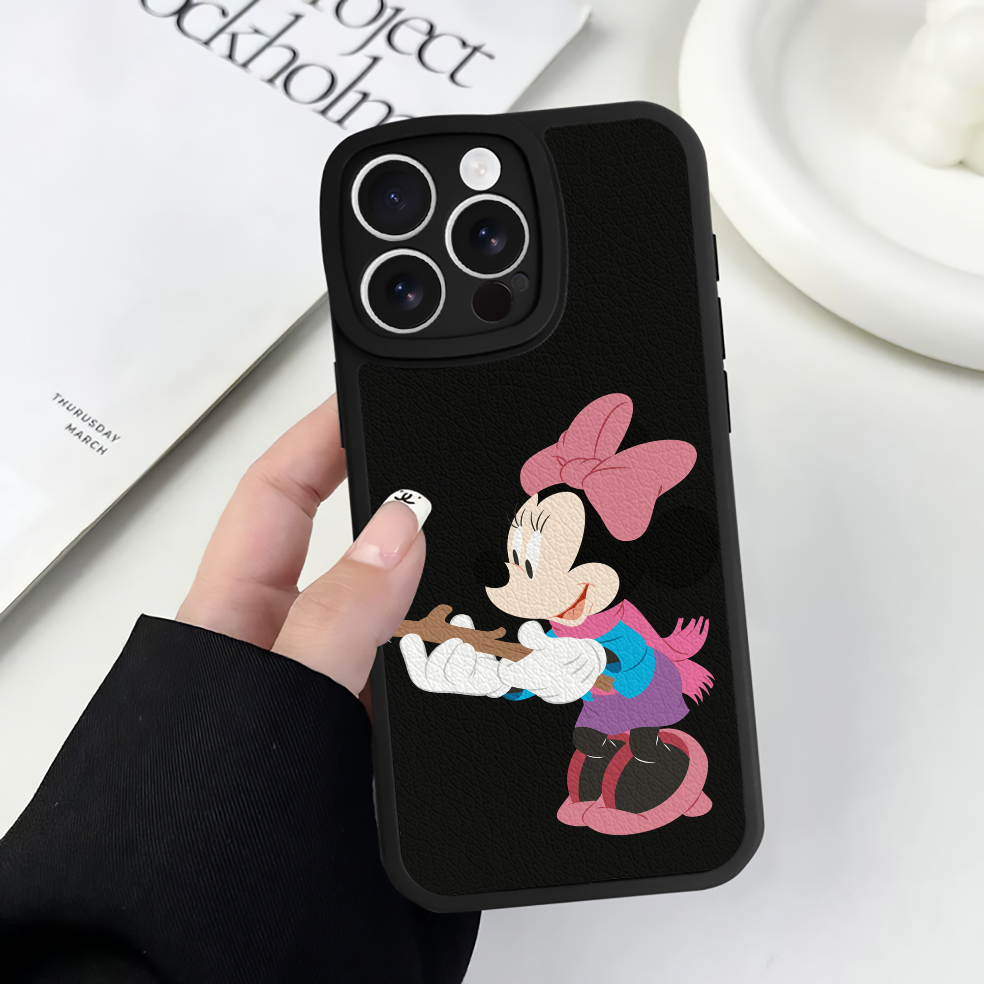 （画像用） ミッキーマウス Mickey Mouse 【iPhone 16シリーズ対応】シリコンスマホケース（レザー調） 材質：シリコン